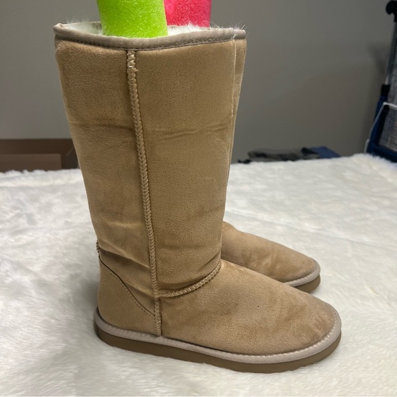 NWOT PawJ vegan tall boot in Aspen snow - Picture 7 of 9
